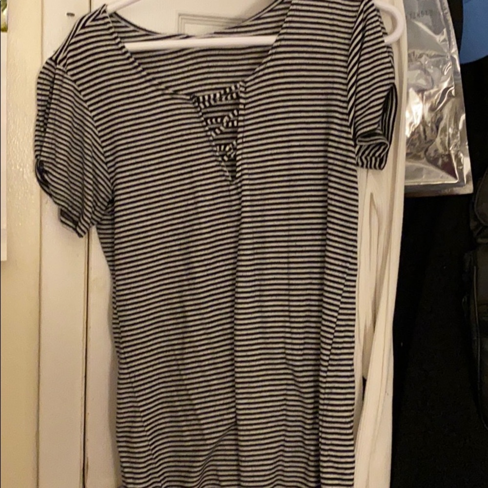 Striped shirt with shoulders out
